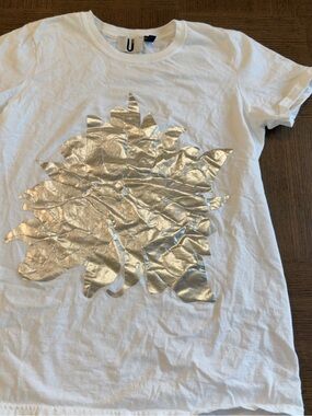Uniqlo White Graphic T-Shirt Silver Foil Print Size S